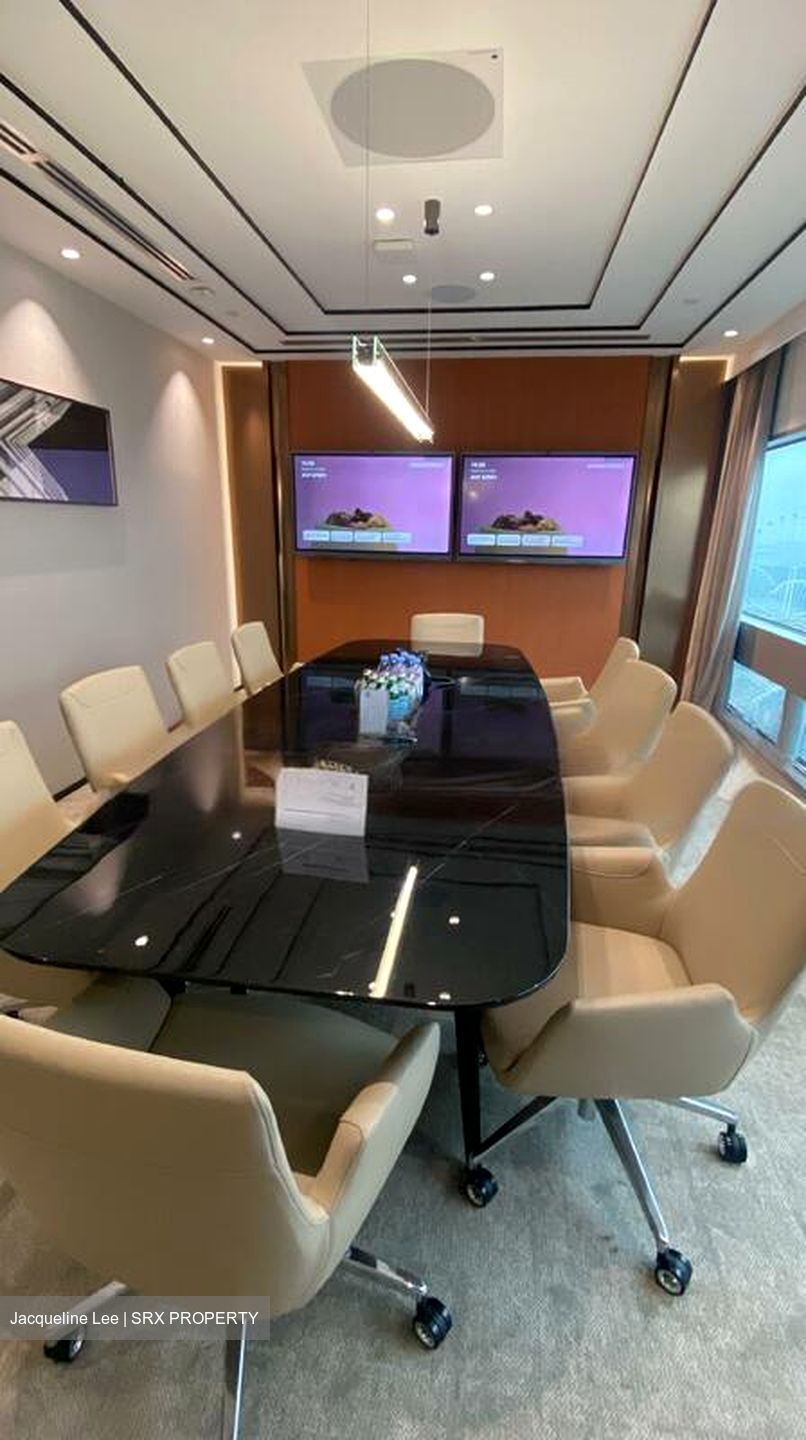 Gateway East (D7), Office #489331331